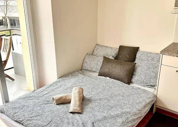 2 Flats With Balcony - Hilda Apartment