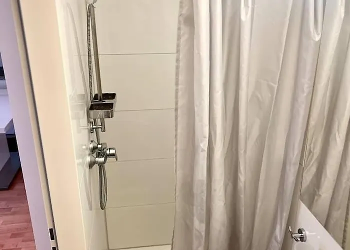 2 Flats With Balcony - Hilda דירה